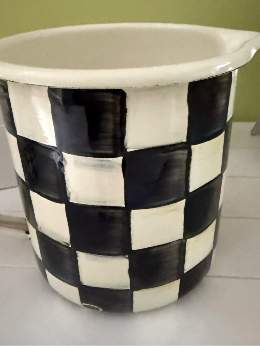 MacKenzie-Childs Courtly Check 7 Cup Measuring Cup - Picture 4 of 5
